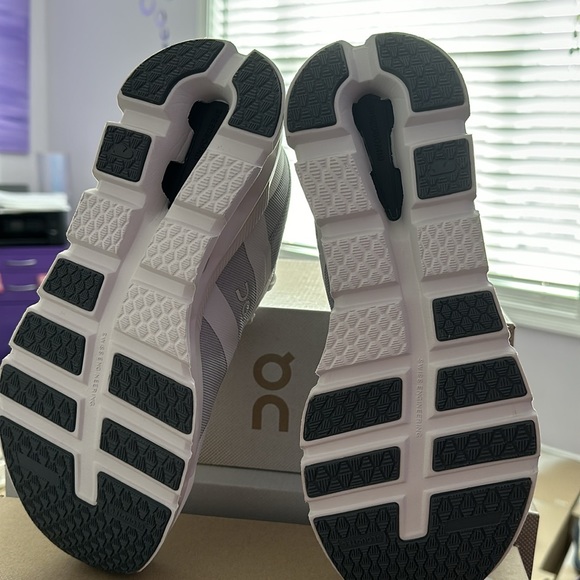 On Cloudrunner - Picture 5 of 5